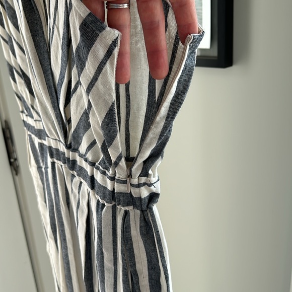 Linen sleeveless jumpsuit - Picture 3 of 7